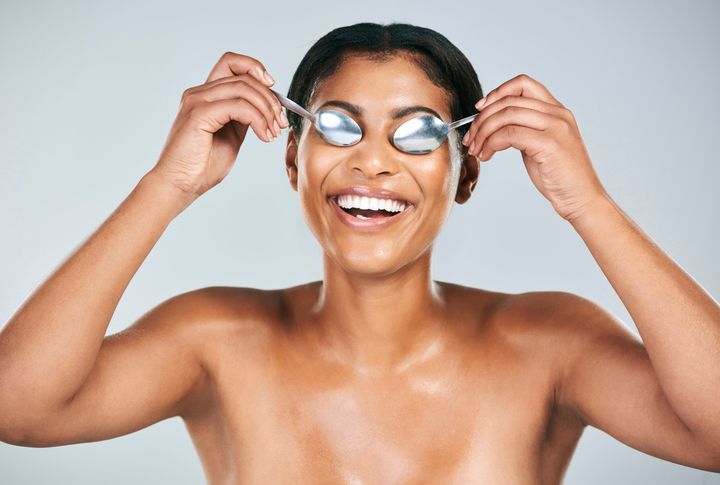 10 Quick Tricks to Reduce Puffy Eyes, Dark Circles, and Eye Bags in Minutes