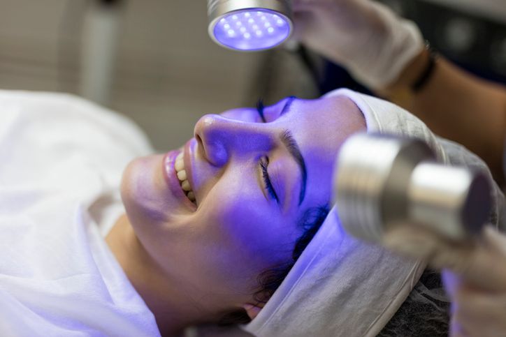 /uploads/led_light_therapy_for_acne_1_edf577d7a3.jpg